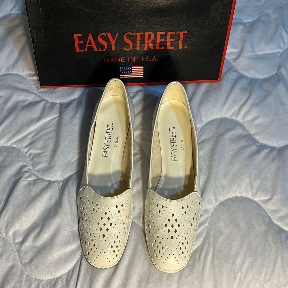 Easy Street White Shoe Size 9 N